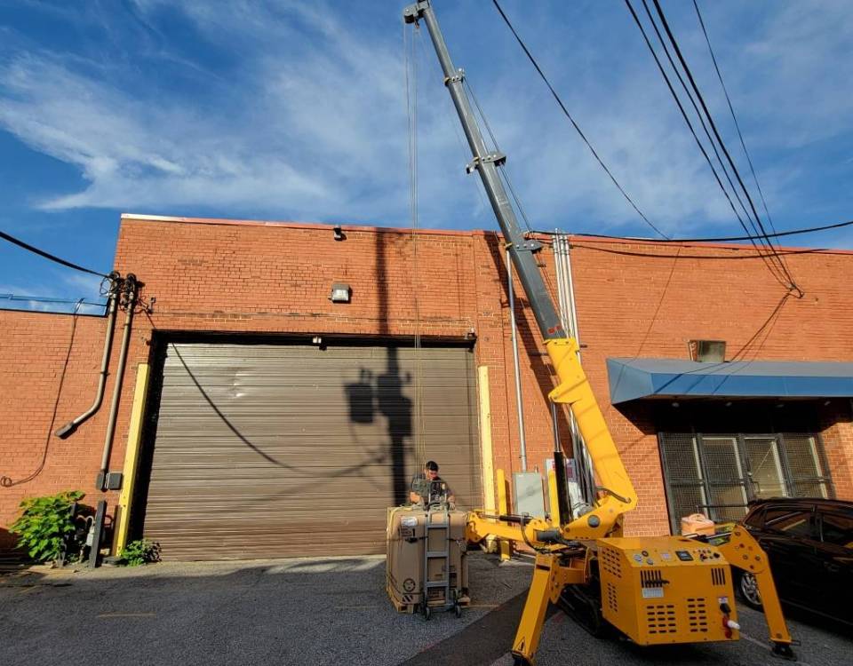 Live footage of a 5-ton spider crane in the United States